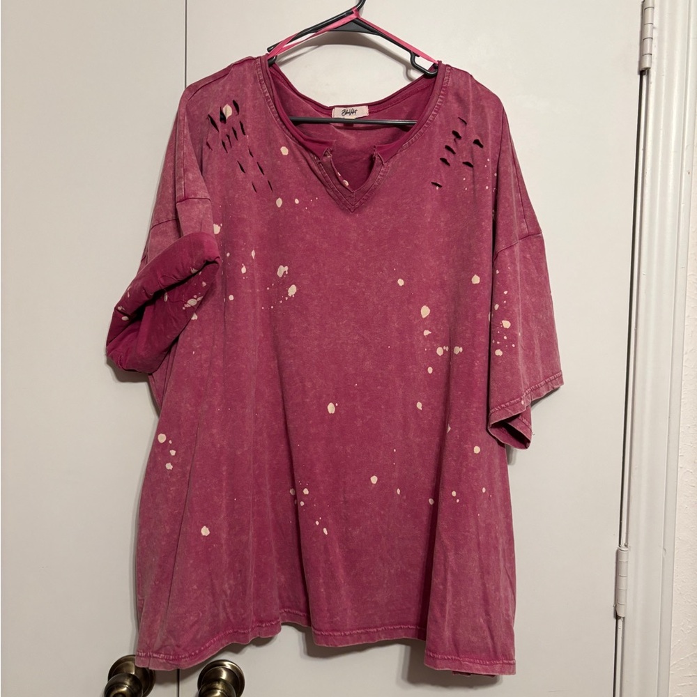 Short Sleeve Tee in Distressed Red - Picture 2 of 5